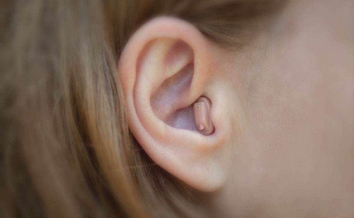 Mely esetekben javasolt a hallójárati készülék?