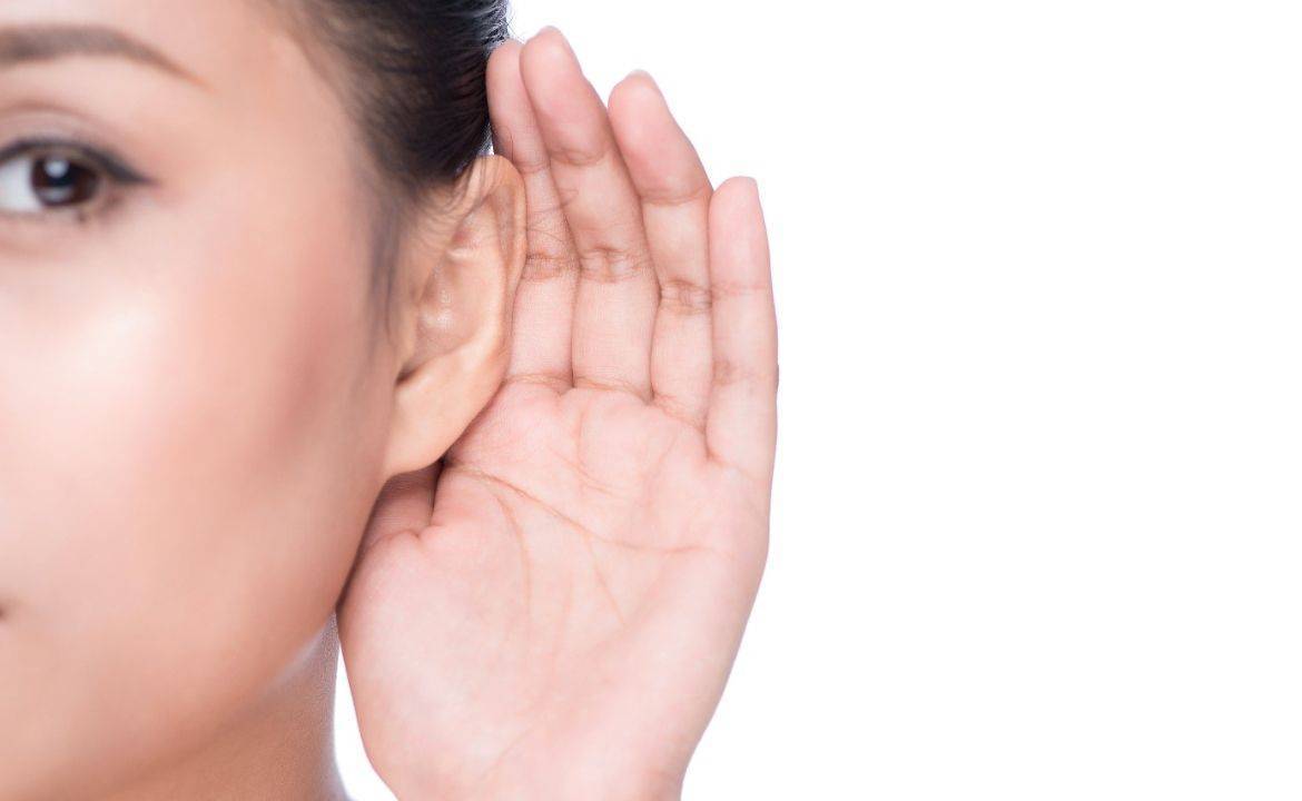 Van számos olyan ok, amin csak hallókészülék vagy hallásjavító implantátum segíthet.