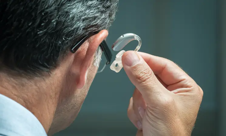 Minden, amit érdemes tudnia a hallókészülék dómokról és fülillesztékekről